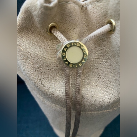 NWOT Bvlgari Travel Makeup Toiletries Organizer Drawstring Cream Cloth Gold Bag - Picture 2 of 11